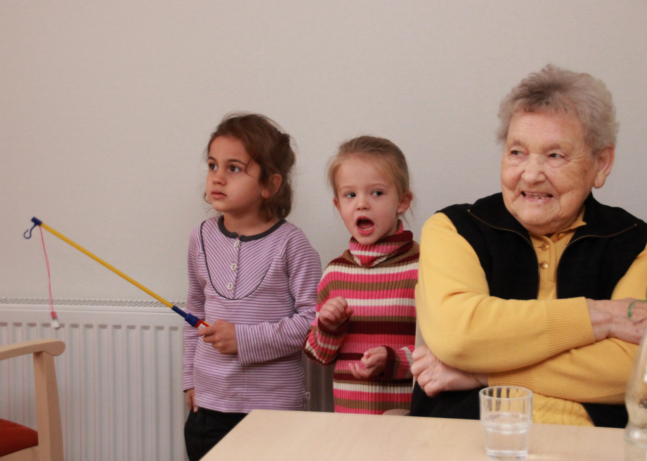 Martinsumzug der Kindergartenkinder im SeniorenHaus