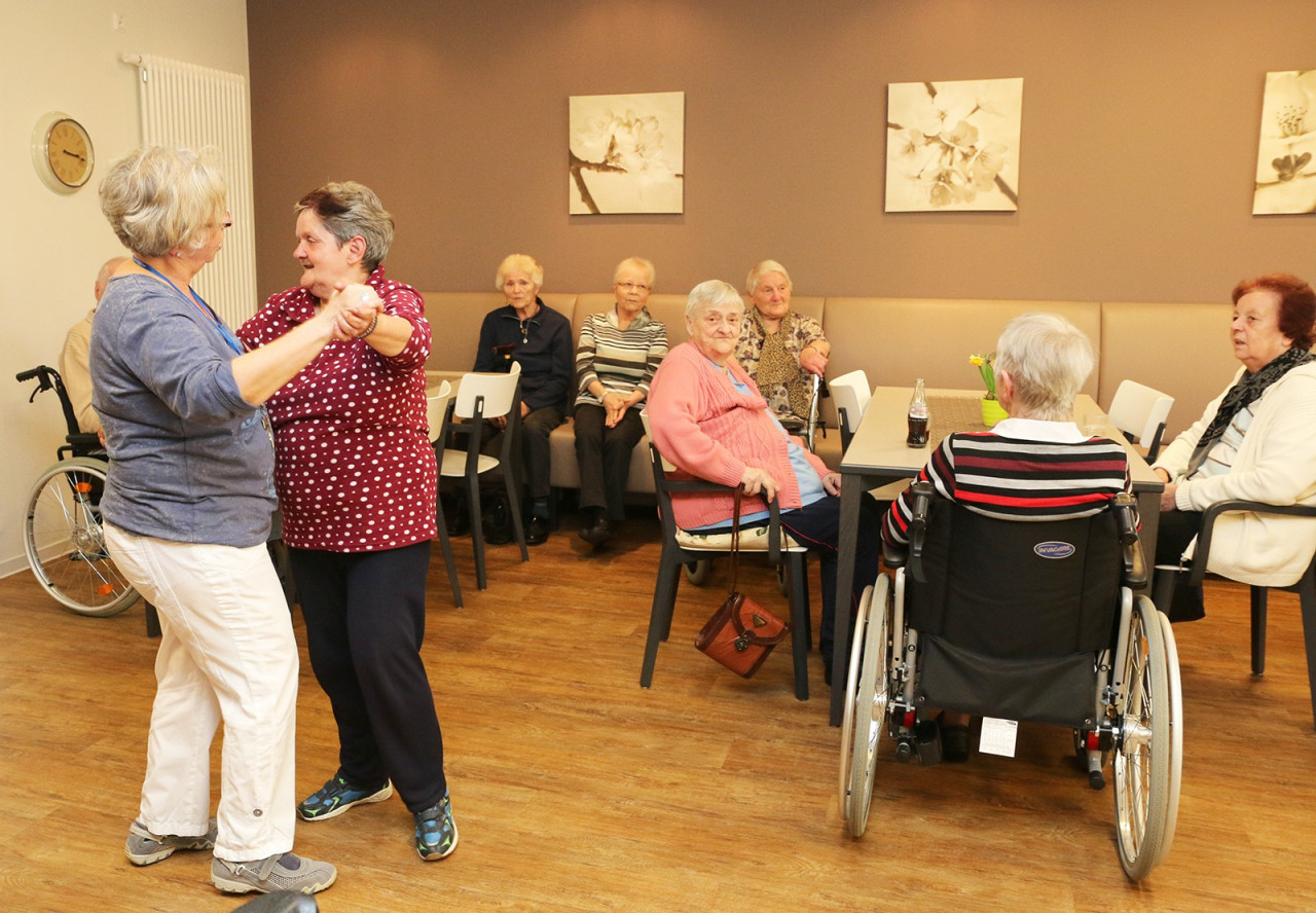 Tanztee im SeniorenHaus Bous