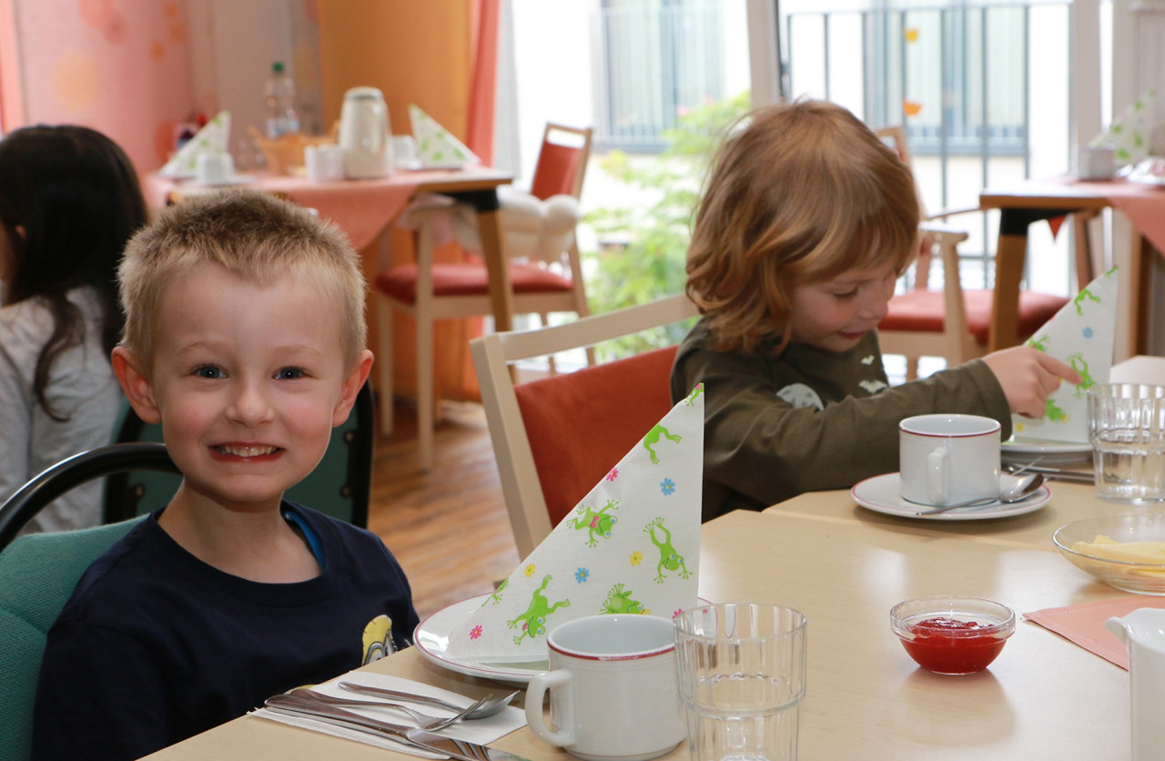 Fröhliches Frühstück im SeniorenHaus